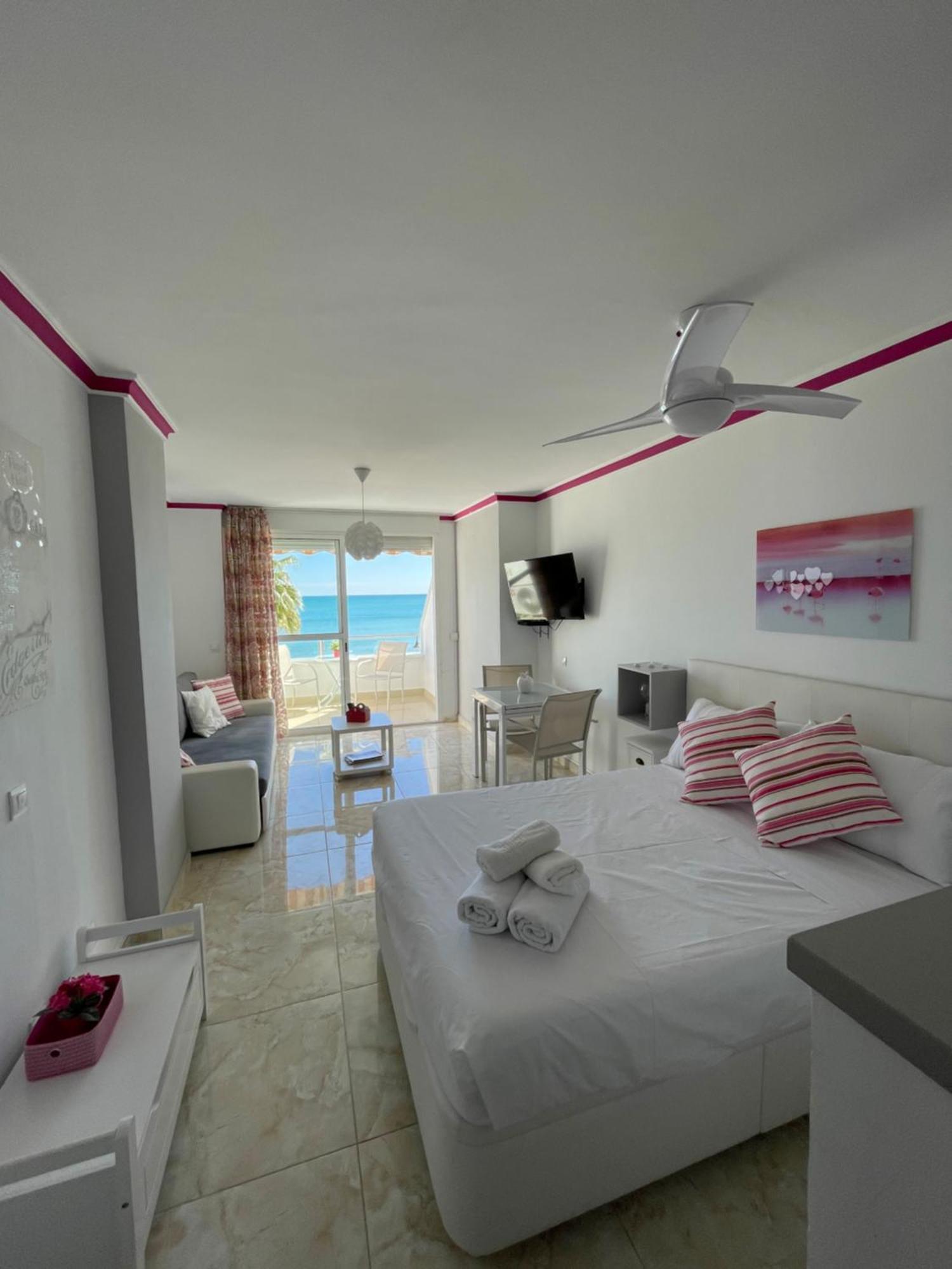 Roca Chica. Studio - First Line Beach Torremolinos Dış mekan fotoğraf
