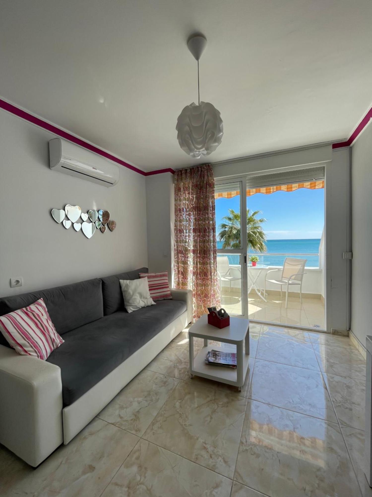 Roca Chica. Studio - First Line Beach Torremolinos Dış mekan fotoğraf