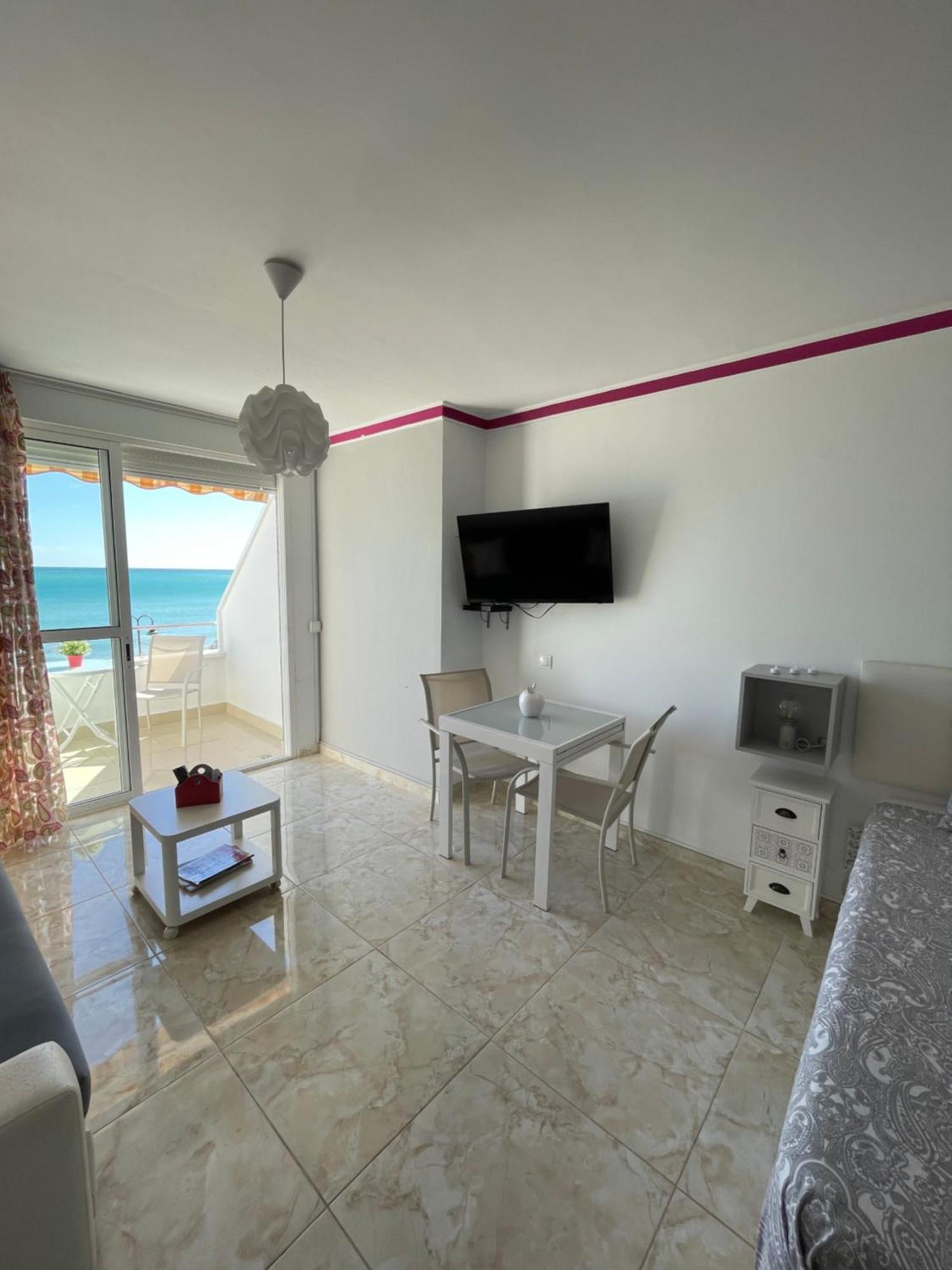 Roca Chica. Studio - First Line Beach Torremolinos Dış mekan fotoğraf