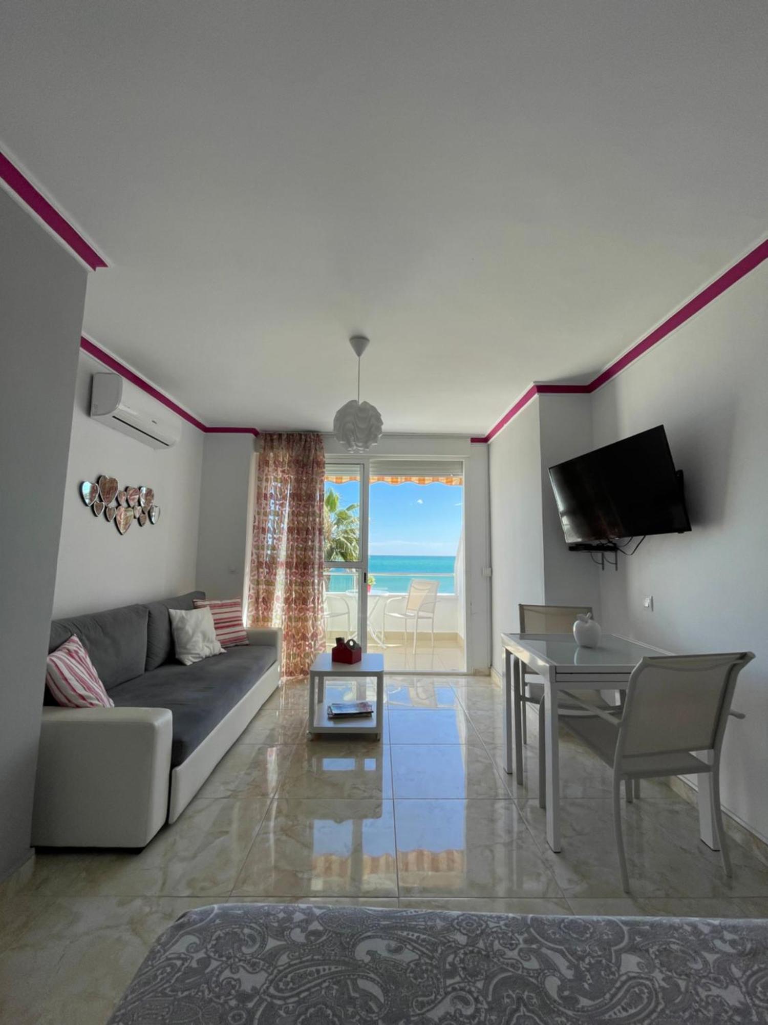 Roca Chica. Studio - First Line Beach Torremolinos Dış mekan fotoğraf