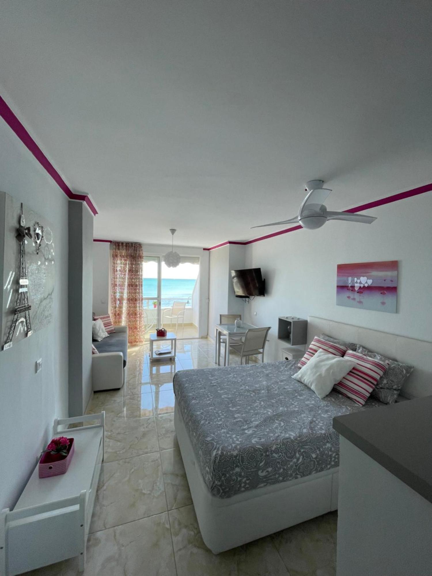 Roca Chica. Studio - First Line Beach Torremolinos Dış mekan fotoğraf