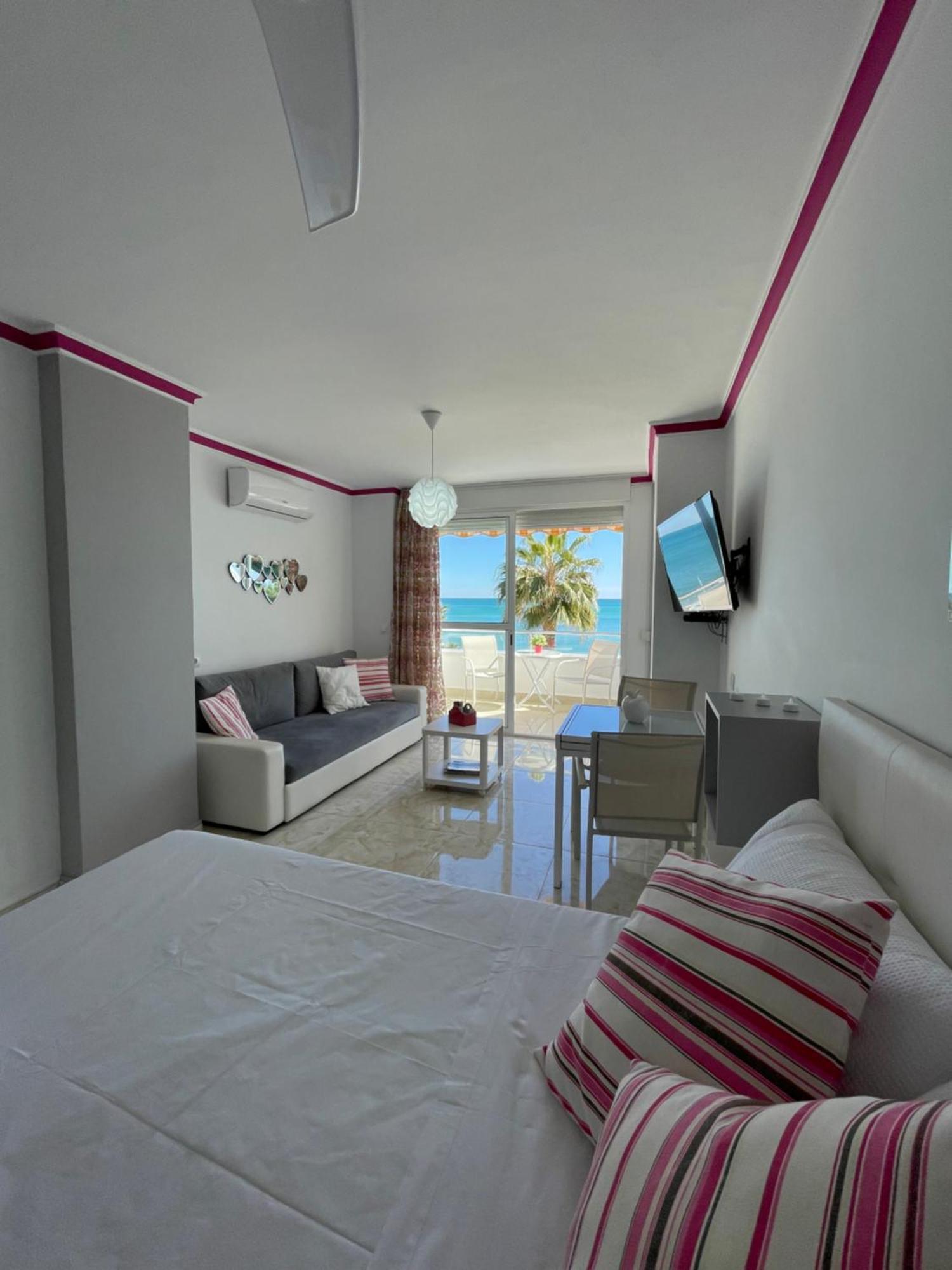Roca Chica. Studio - First Line Beach Torremolinos Dış mekan fotoğraf