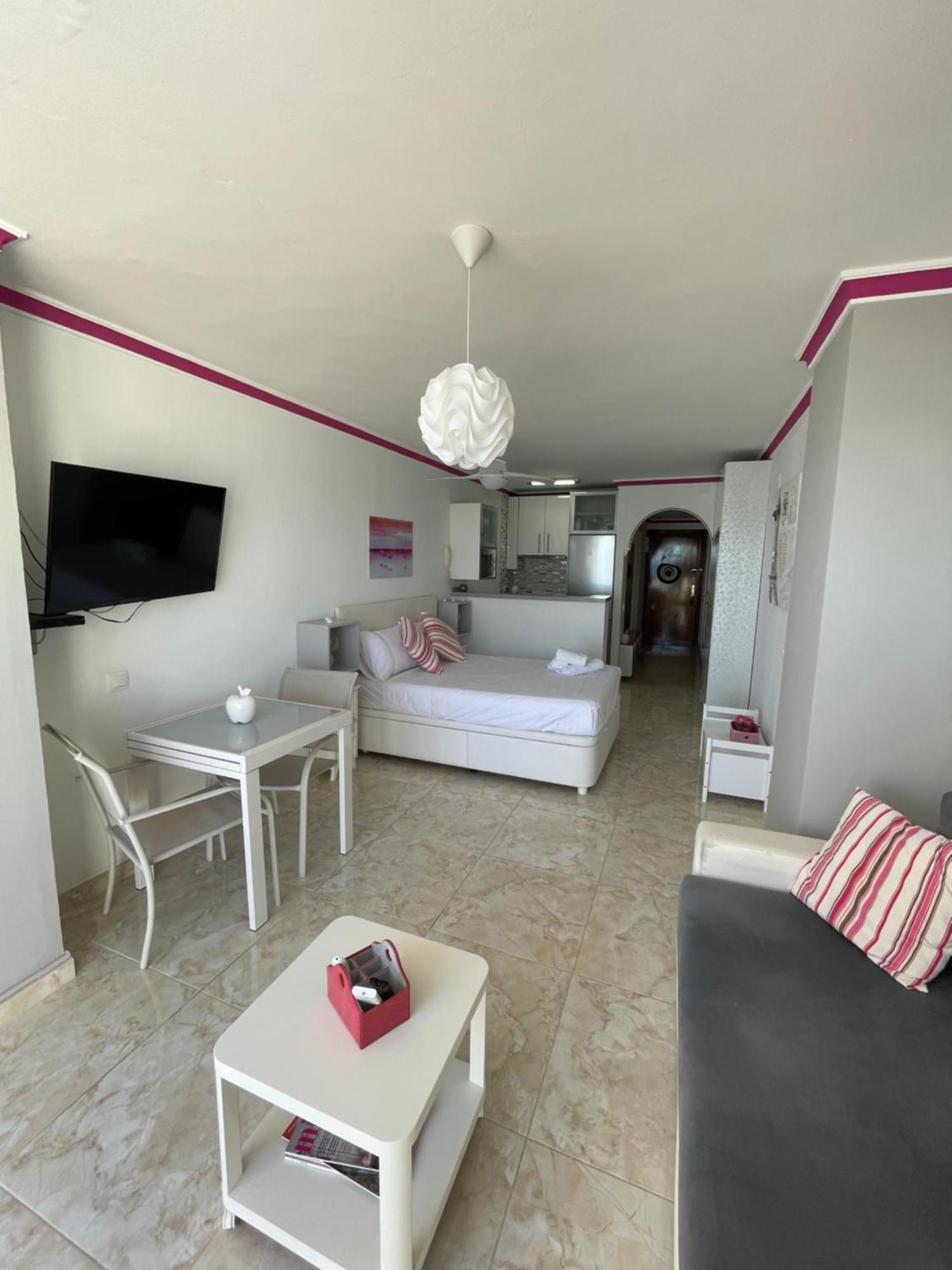 Roca Chica. Studio - First Line Beach Torremolinos Dış mekan fotoğraf