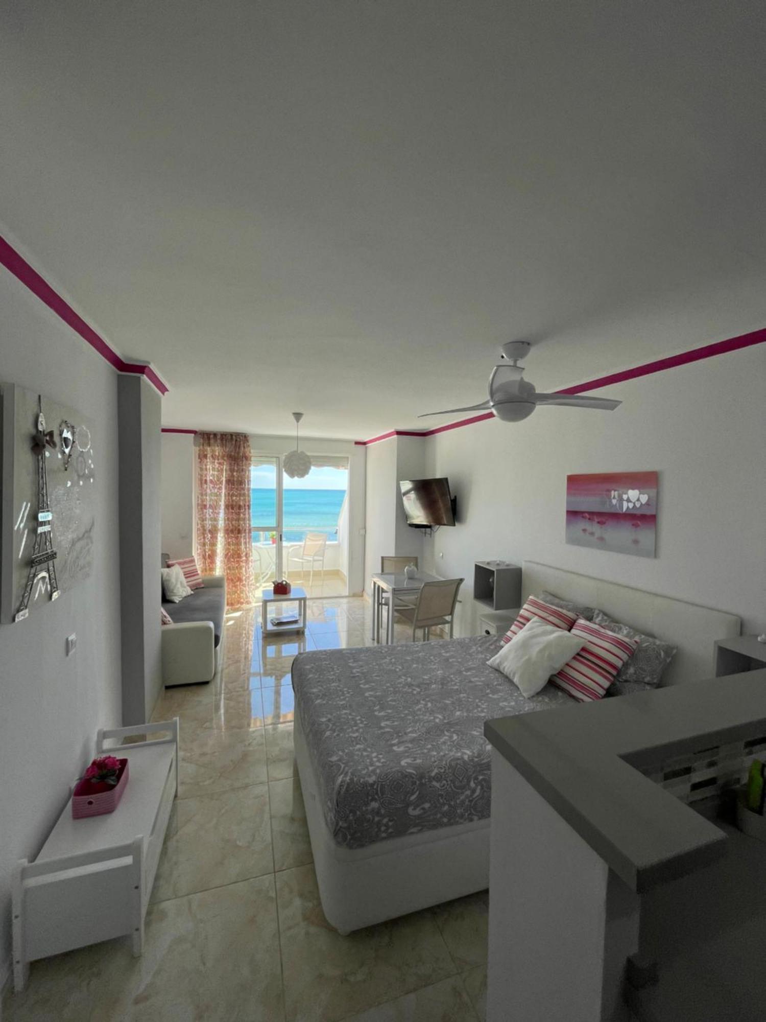 Roca Chica. Studio - First Line Beach Torremolinos Dış mekan fotoğraf