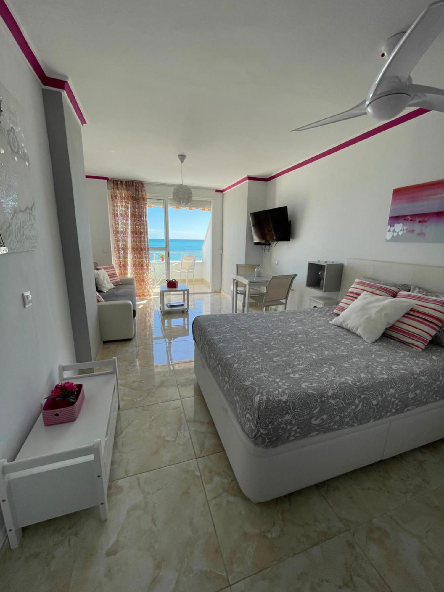 Roca Chica. Studio - First Line Beach Torremolinos Dış mekan fotoğraf