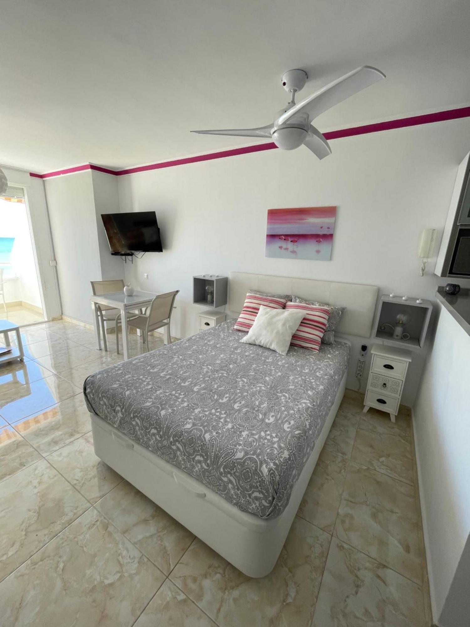 Roca Chica. Studio - First Line Beach Torremolinos Dış mekan fotoğraf